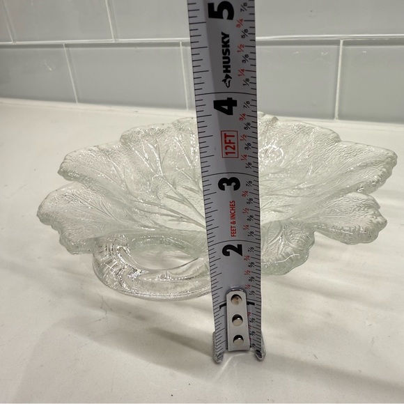 Vintage MCM 1950s Leaf Candy Dish Shallow Clear Pressed Glass with Handle - Picture 9 of 10